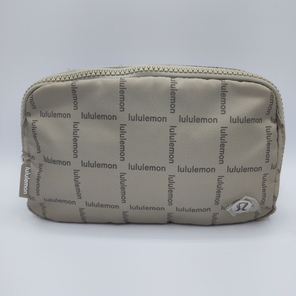 🔥 NWT Lululemon Everywhere Belt Bag – Light Gray Logo Print